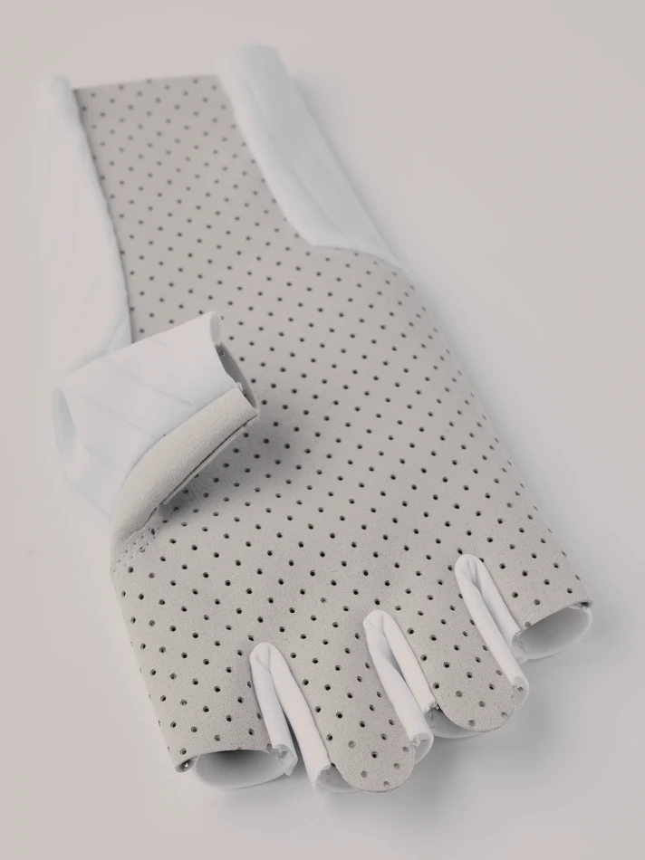 Hestra Aero Short White Dłoń2