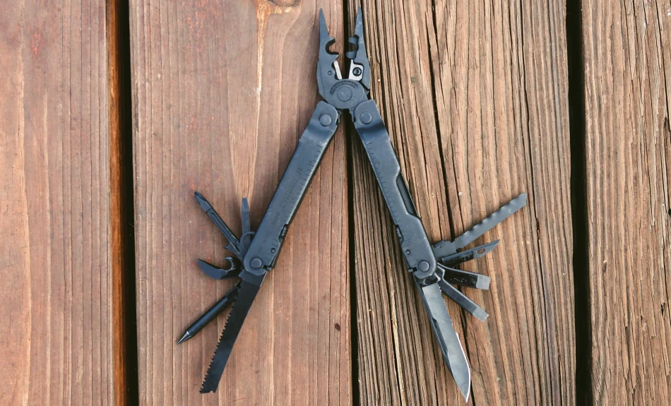 Super Tool® 300, kolor:  black - teren 3