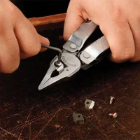 Leatherman-super_tool_300-kolor-stainless-steel-2.webp
