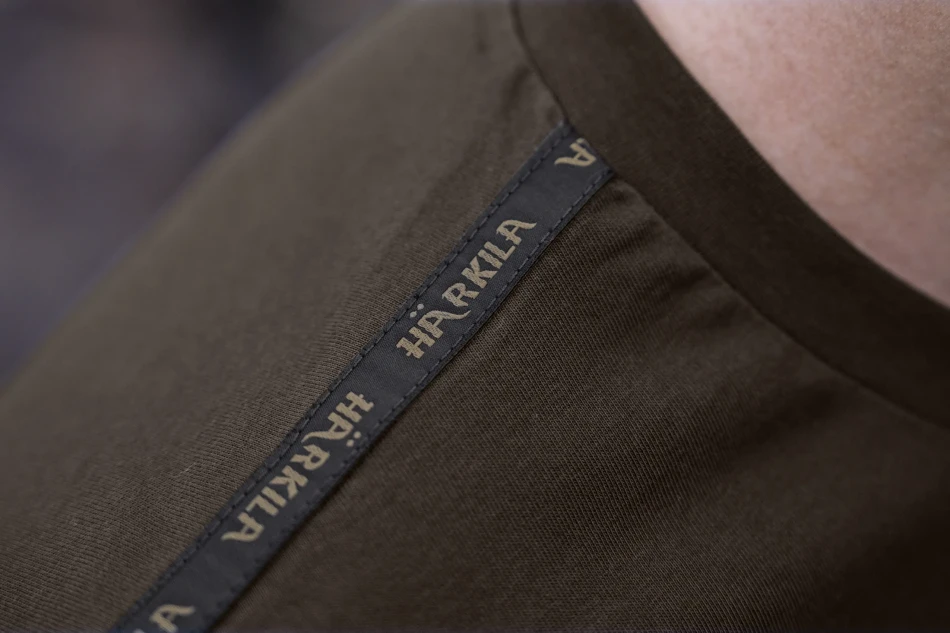 Harkila Logo Band S/S T-Shirt, kolor: Shadow Brown/Tarmac