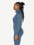 Devold Duo Active Merino 205 Z. Neck WMN, kolor: Berry - prezentacja na modelce - bok