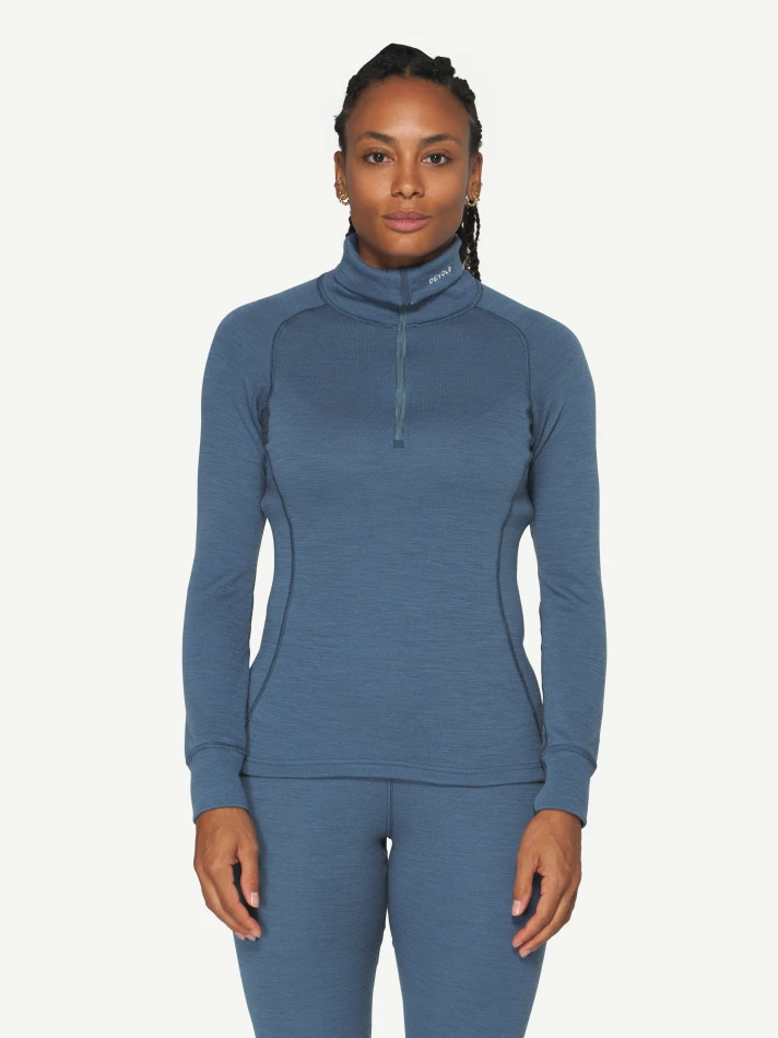Devold Duo Active Merino 205 Z. Neck WMN, kolor: Berry - prezentacja na modelce - przód