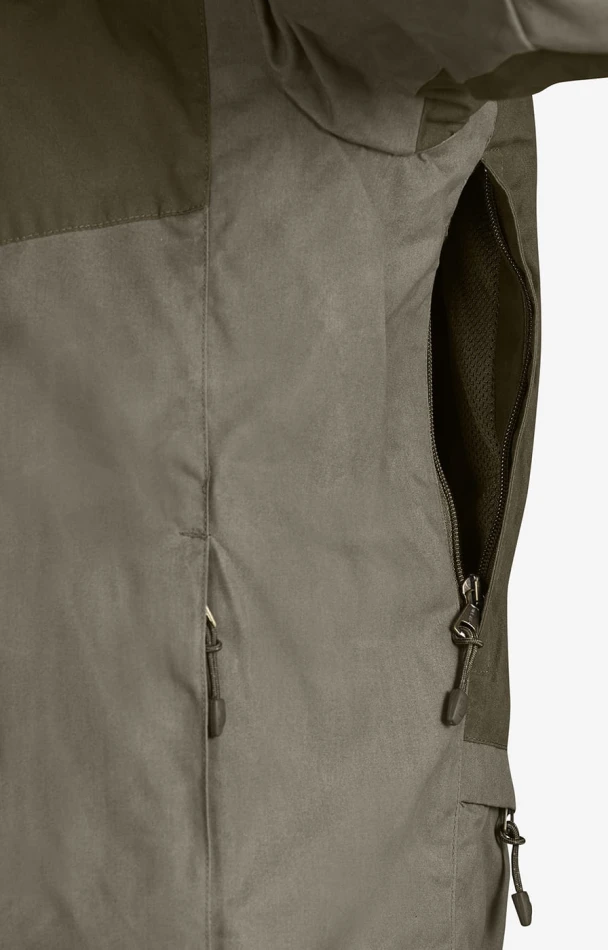 Fjallraven_Drev_Jacket_kolor_633_Dark_Olive_3.jpg