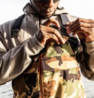 Simms CX Fishing Bib, kolor:  569 - Woodland Camo