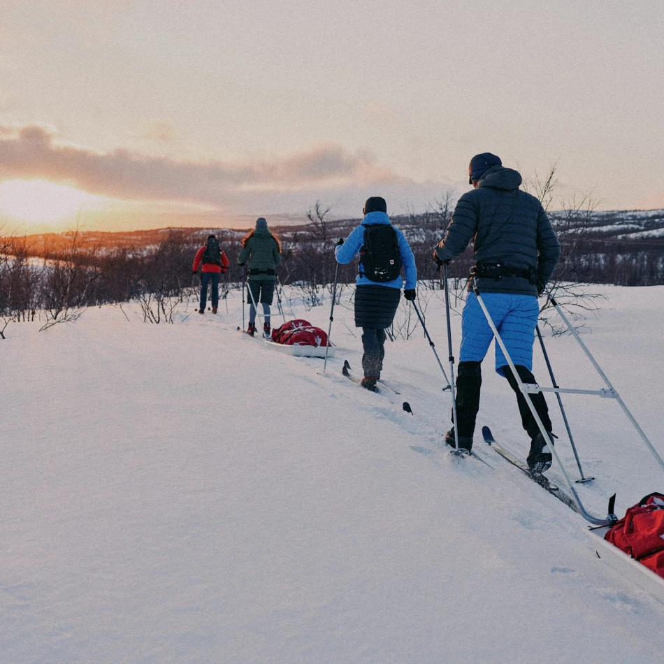Fjallraven_Expedition_Pack_Down_Skirt_kolor_550_Black_6.jpg