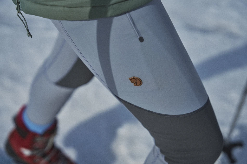Fjallraven_Abisko_Warm_Trekking_Tights_W_kolor_055_048_Flint_Grey_Iron_Grey_11.jpg
