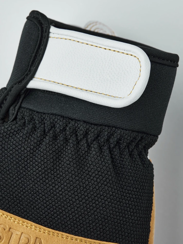 Climbers Short, kolor: 020100 - Offwhite / black