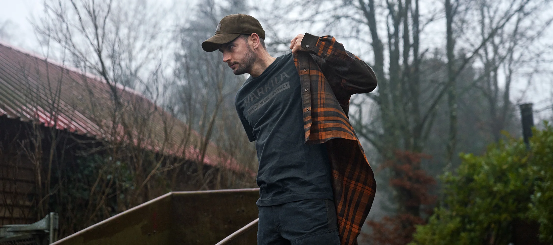 koszulka harkila logo